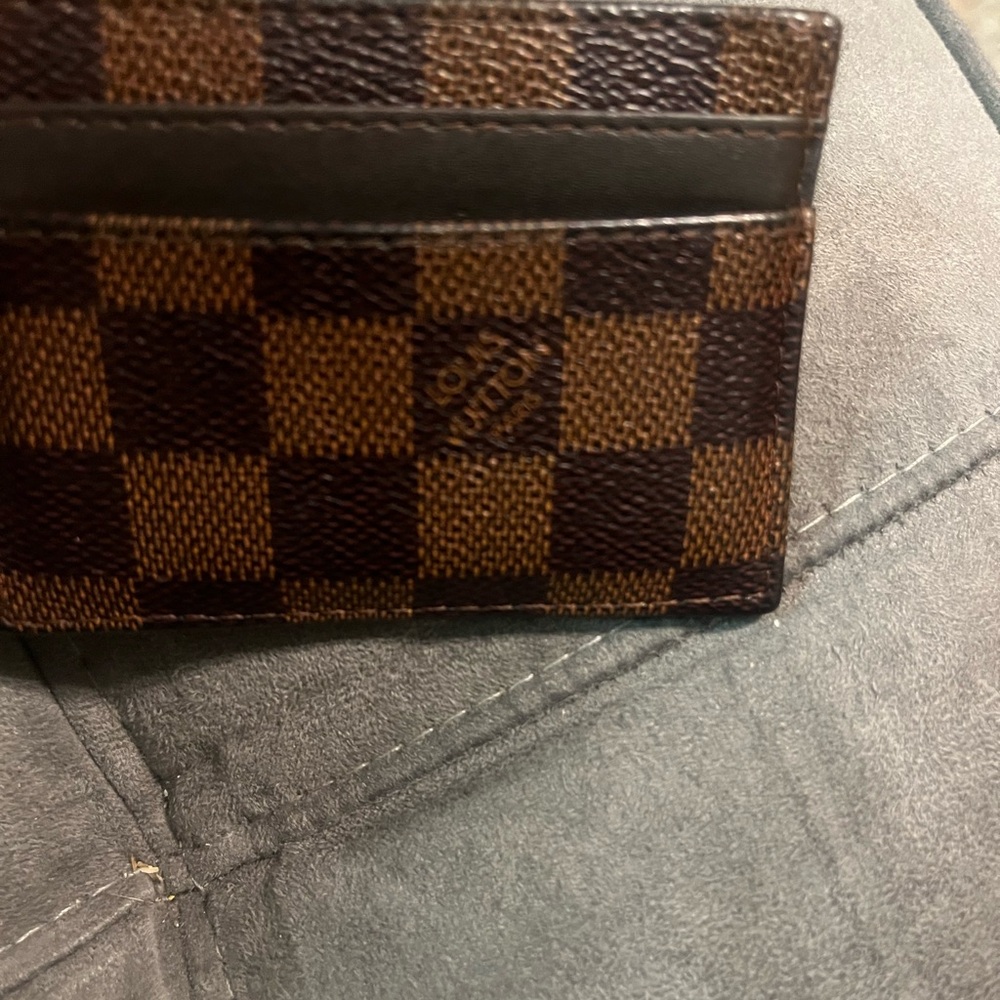 Men’s Louis Vuitton card holder - Picture 2 of 4